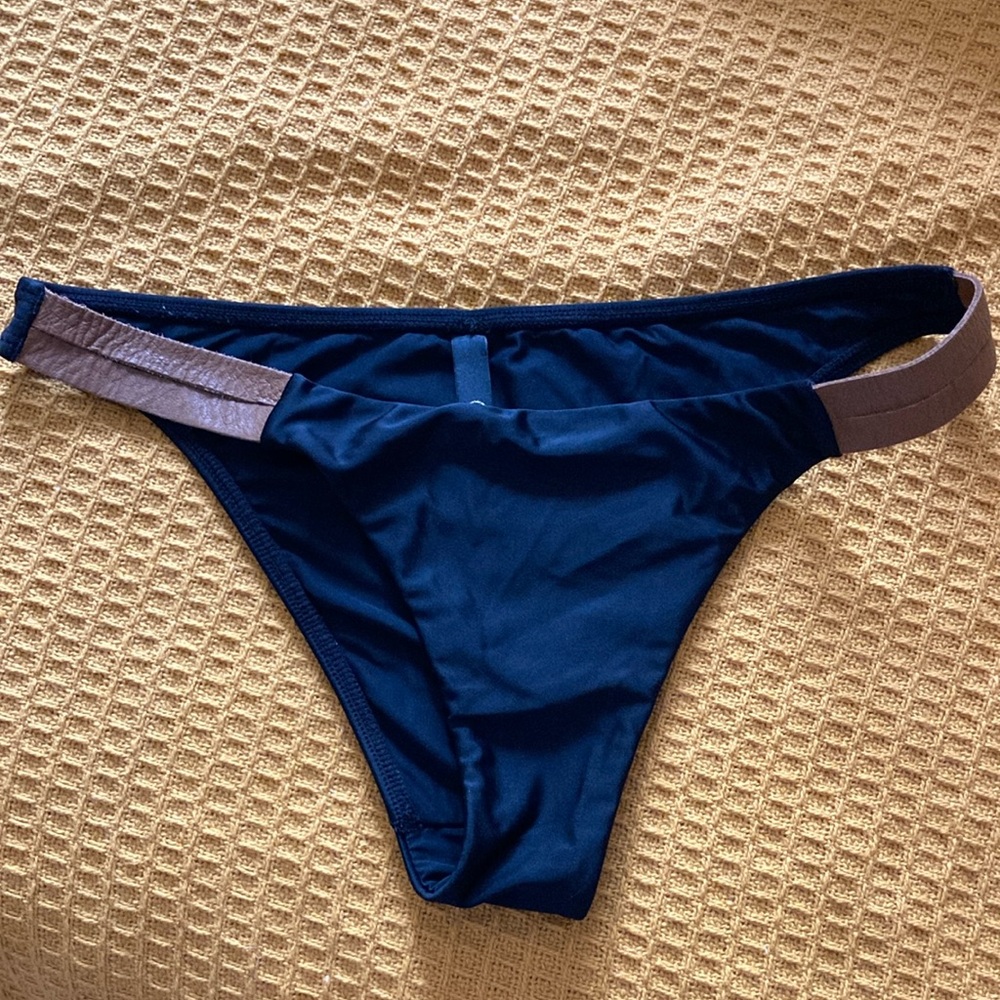 Vix size medium bikini bottom.